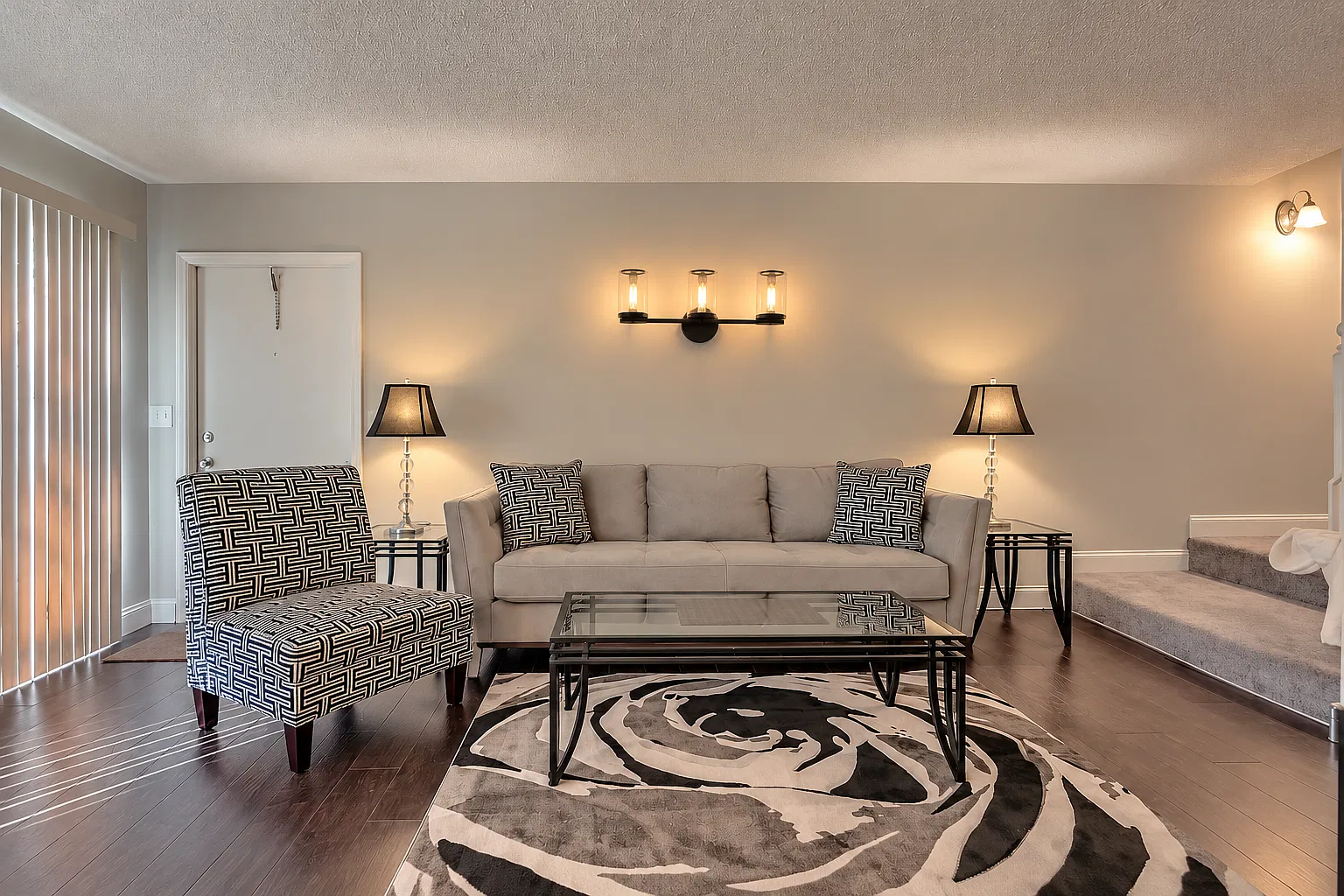 2 bed, 1.5 bath, 1104 sqft, $2,200 — Photo 2