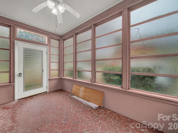 4th image of 951 Cedar St