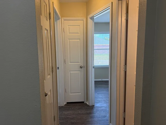 3 bed, 2.0 bath, 1391 sqft, $1,695 — Photo 4