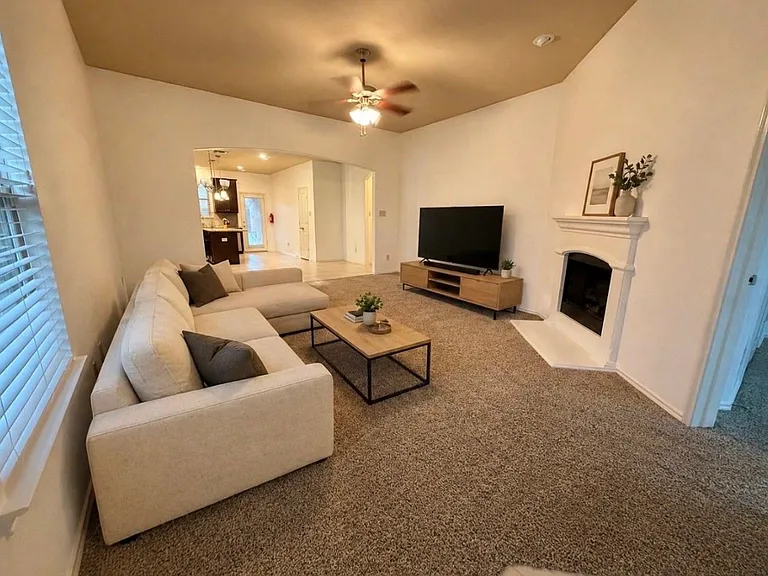 305 Rustic Oak Ln — Photo 2