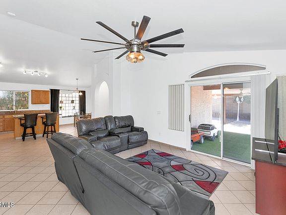 5th image of 119 W Renee Drive