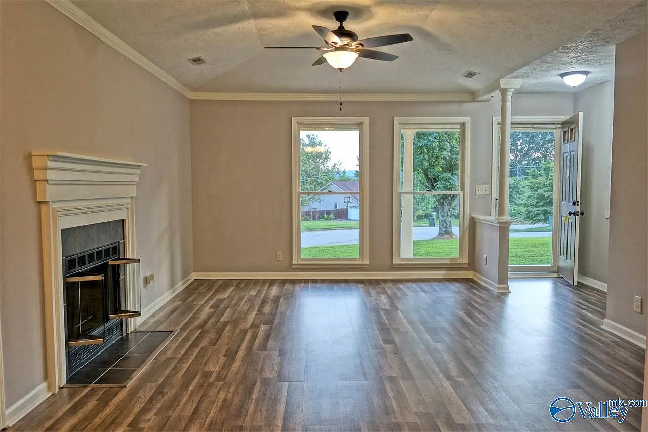 3 bed, 2.0 bath, 1425 sqft, $1,650 — Photo 4