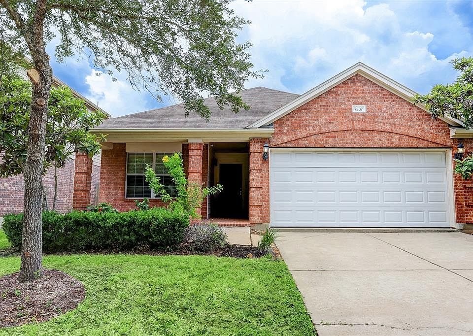 Welcome to 7307 Ravens Wood, your dream home nestled in the peaceful Sienna community.