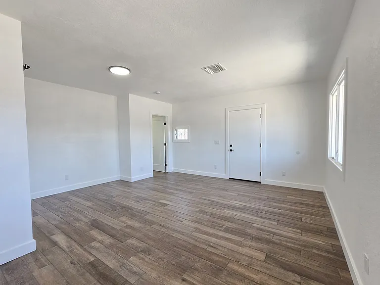 1731 E Redfield Rd — Photo 6
