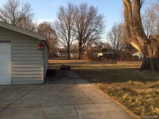 3141 Berkshire Ave — Photo 3