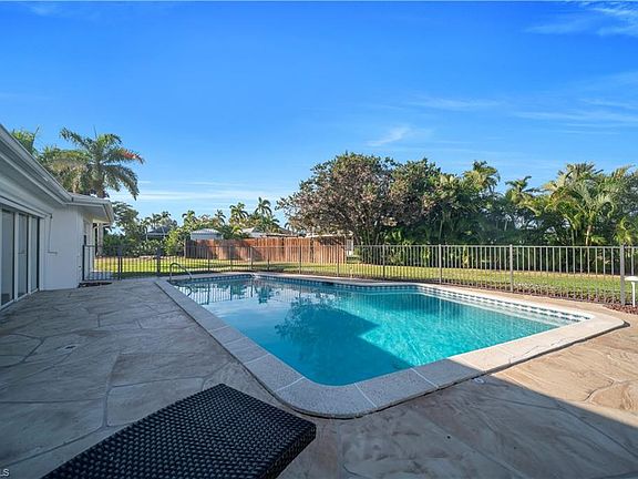 5th image of 261 Bayshore DR