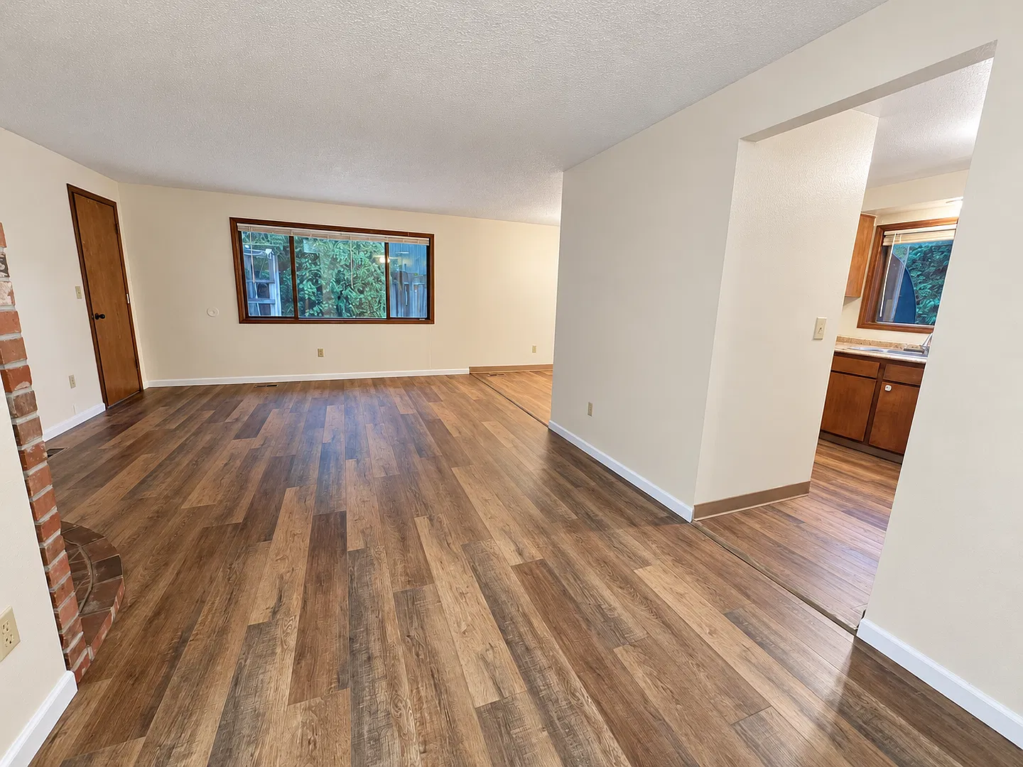 Charming 3-Bedroom Gresham Home with Large Fenced Backyard & Greenhouse! — Photo 2