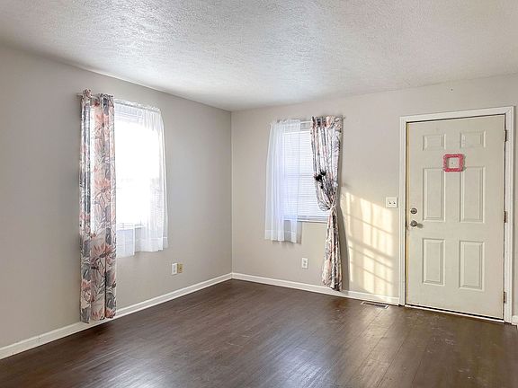 5th image of 1340 S Elizabeth St