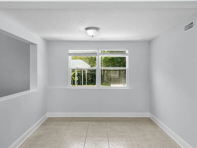 814 W Indiana Ave — Photo 17