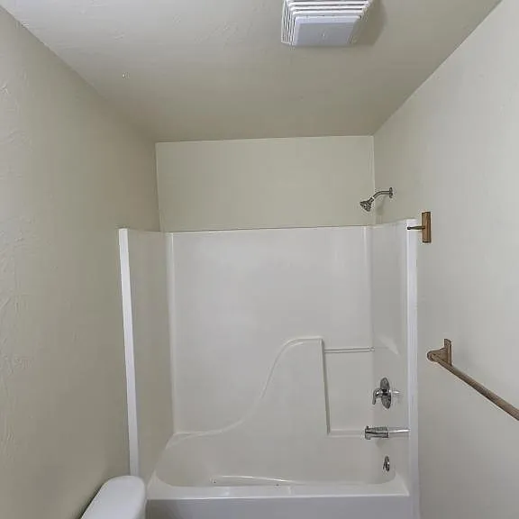 113 E Riggs St — Photo 4