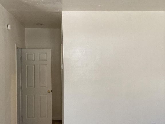 3rd image of 3041 N Park Ave