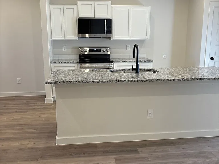 2132 Langford Ave — Photo 3