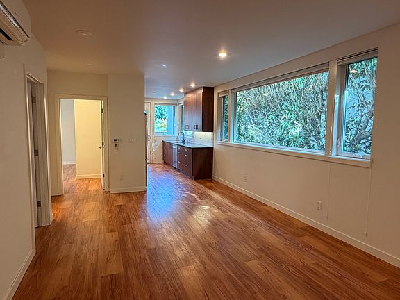 5th image of 2351 Franklin Ave E #A101