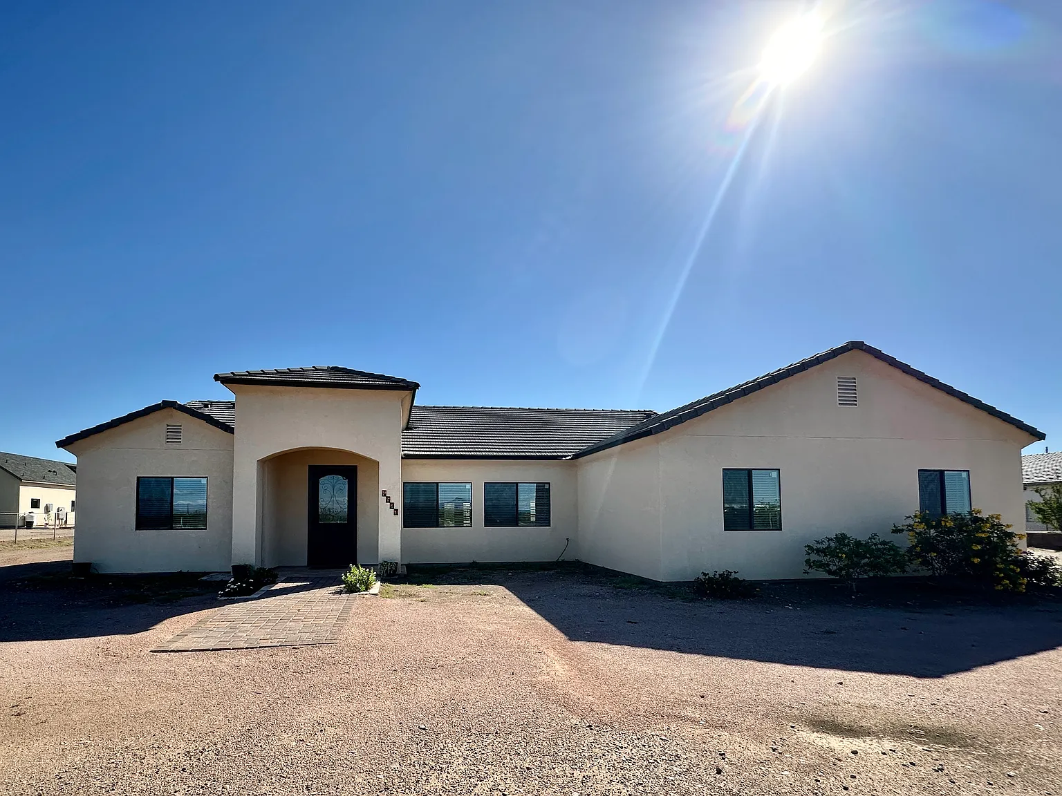 3 bed, 2063 sqft, $3,000 — Photo 1