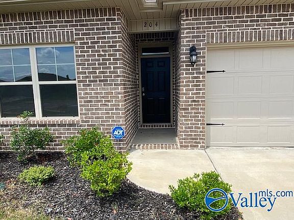 2nd image of 204 Lakewater Cir