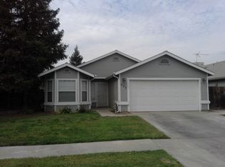 881 N Sacramento St, Tulare, CA 93274