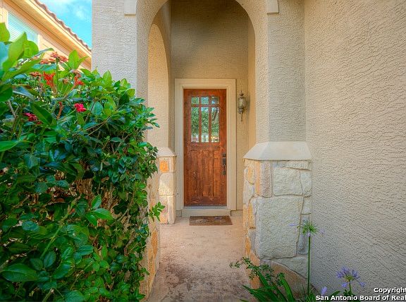 2nd image of 3927 Woodbridge Way
