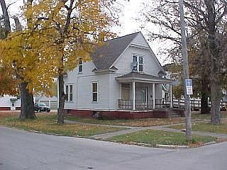1st image of 418 W 4th Ave