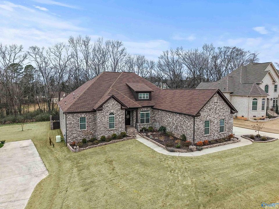 1st image of 119 Hollow Ridge Cir