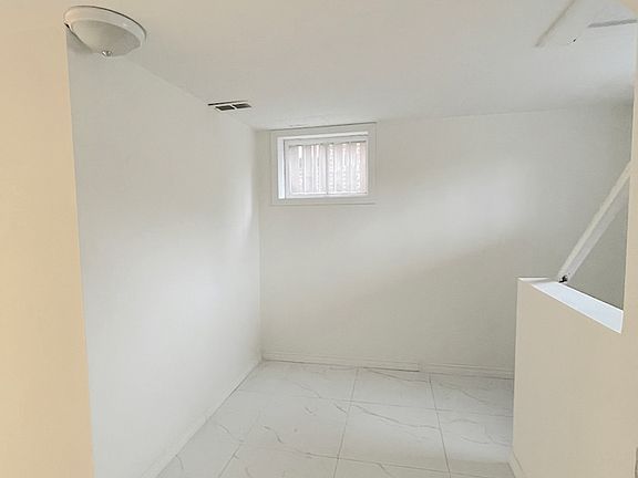 4th image of 1568 Benjamin Ave