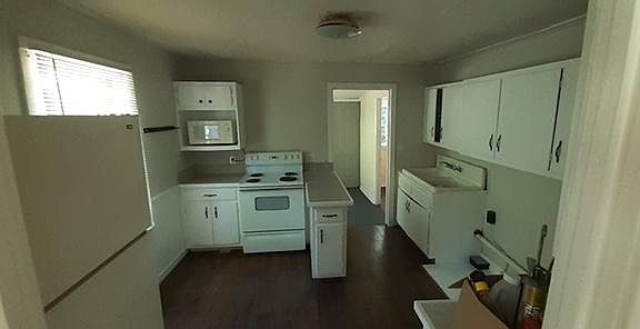 3rd image of 207 N Oak St