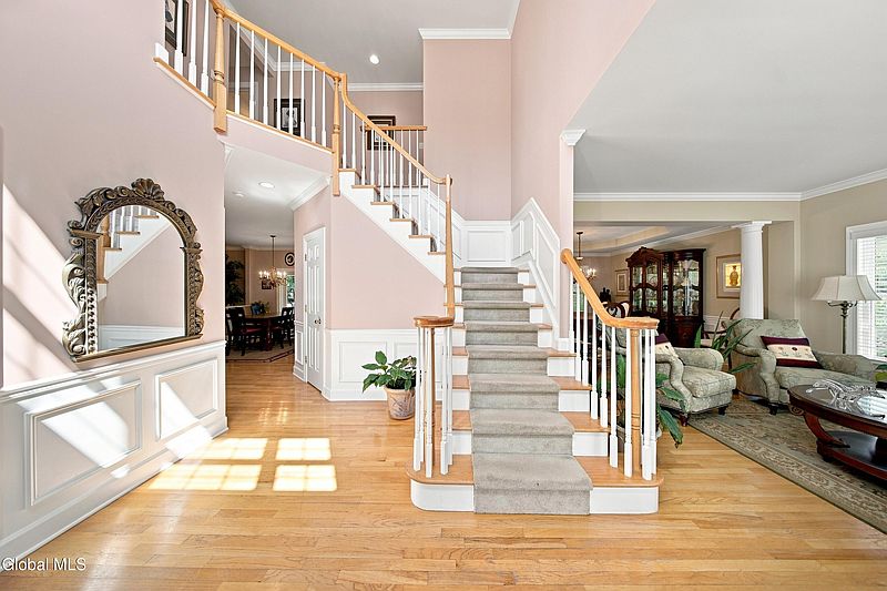 2nd image of 806 Greenthorne Boulevard