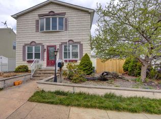 82 Hillside Ave, Woodbridge, NJ 07095