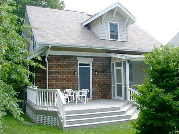 Yard 1 - 835 Richmond Ave