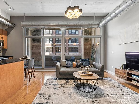 3rd image of 565 W Quincy St Unit 609