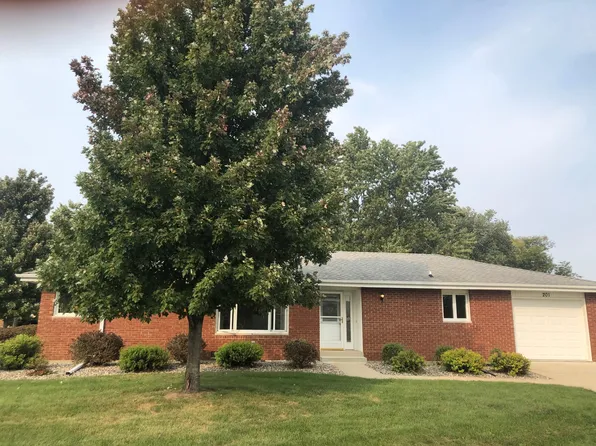 201 S McGuire Dr, Manteno, IL 60950