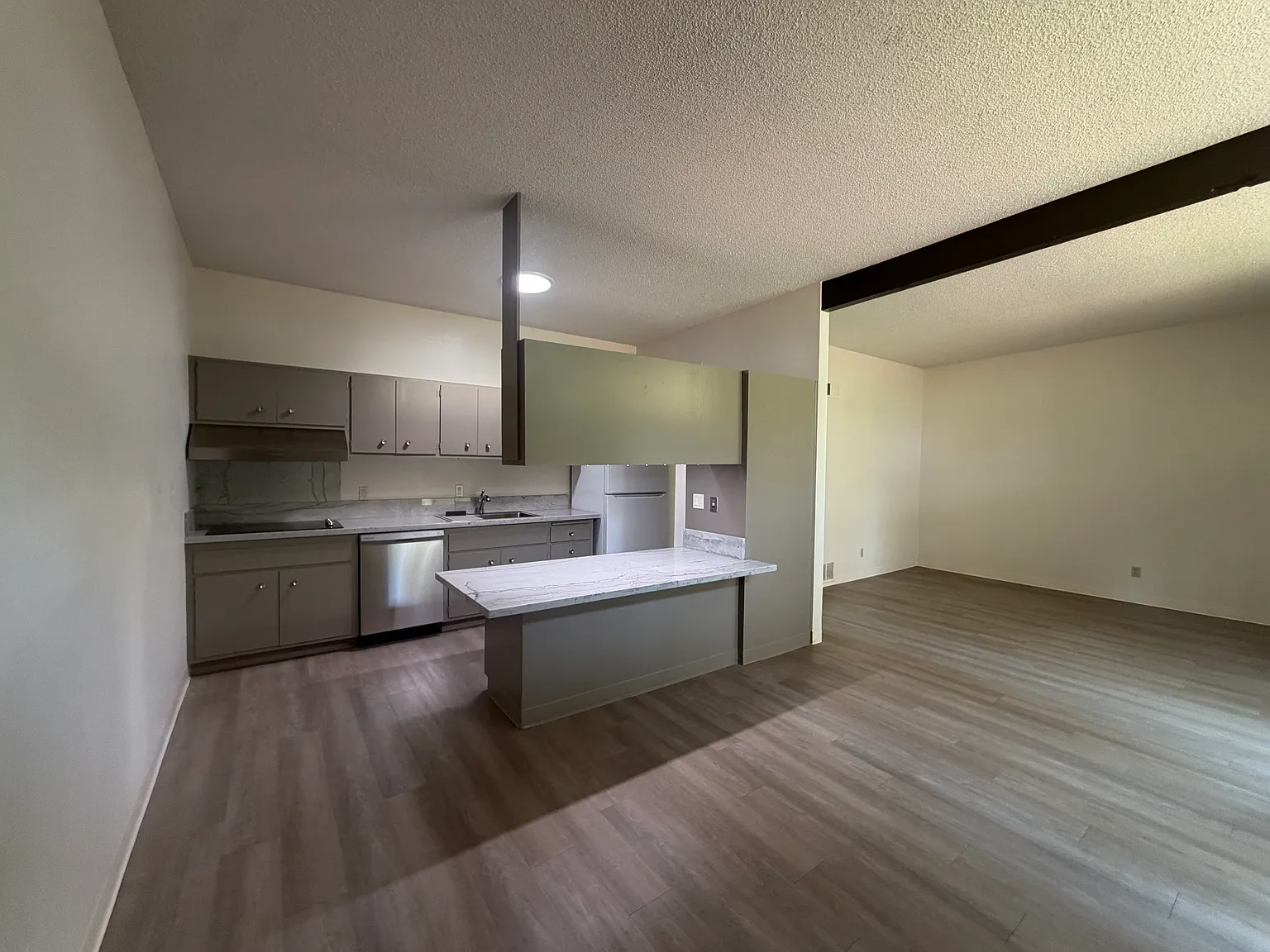 2 bed, 2230 sqft, $2,400 — Photo 2