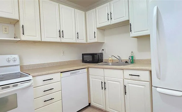 1504 Virginia Ave #105 — Photo 14