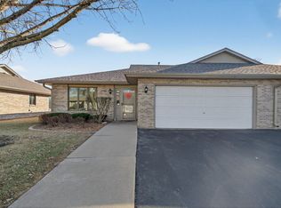 2700 Eagle Dr #2700, Joliet, IL 60436