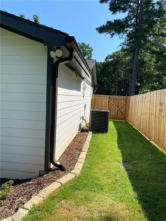 3 bed, 3.0 bath, 2317 sqft, $2,600 — Photo 4