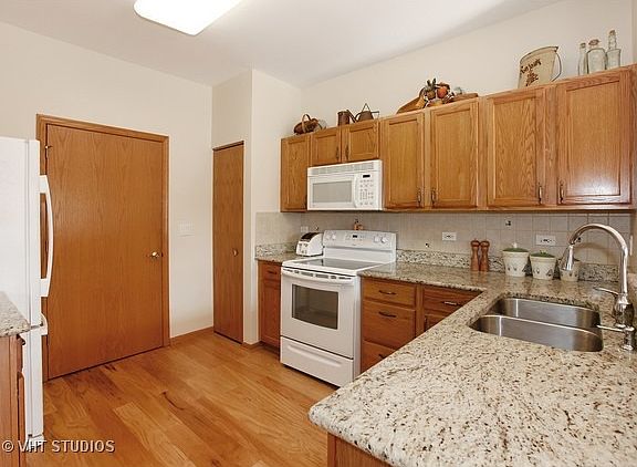 3rd image of 13516 S Buckthorn Ln
