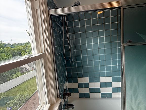 5th image of 37 Hayward St Floor 2