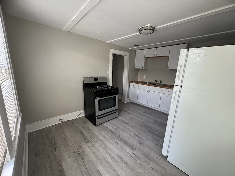 433 W Rosewood Ave #2 — Photo 2