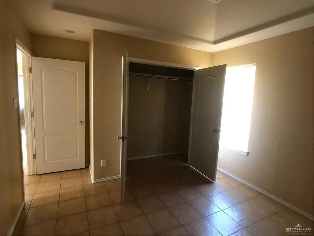 3 bed, 1103 sqft, $900 — Photo 3