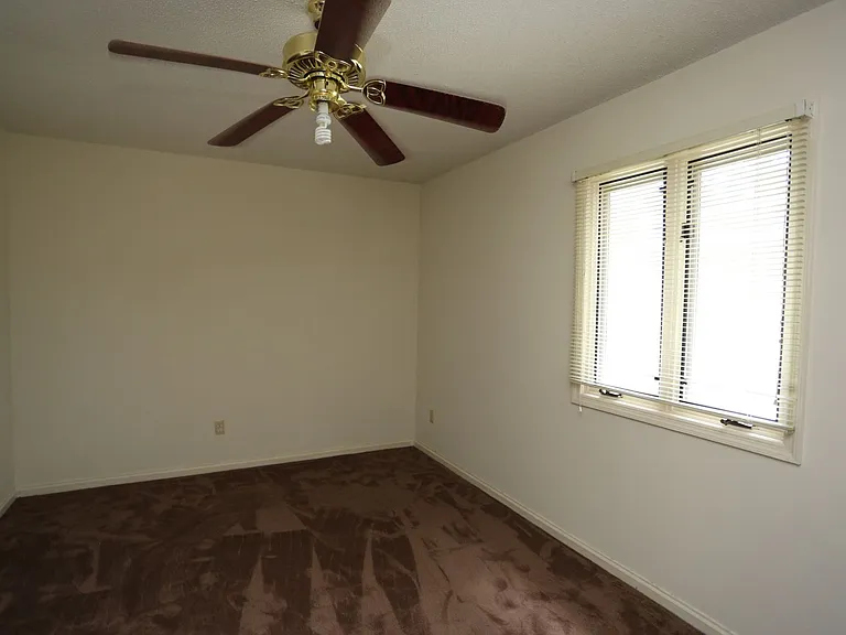 706 Hillwood Dr — Photo 8