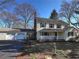 4 Bailey St, Trumbull, CT 06611