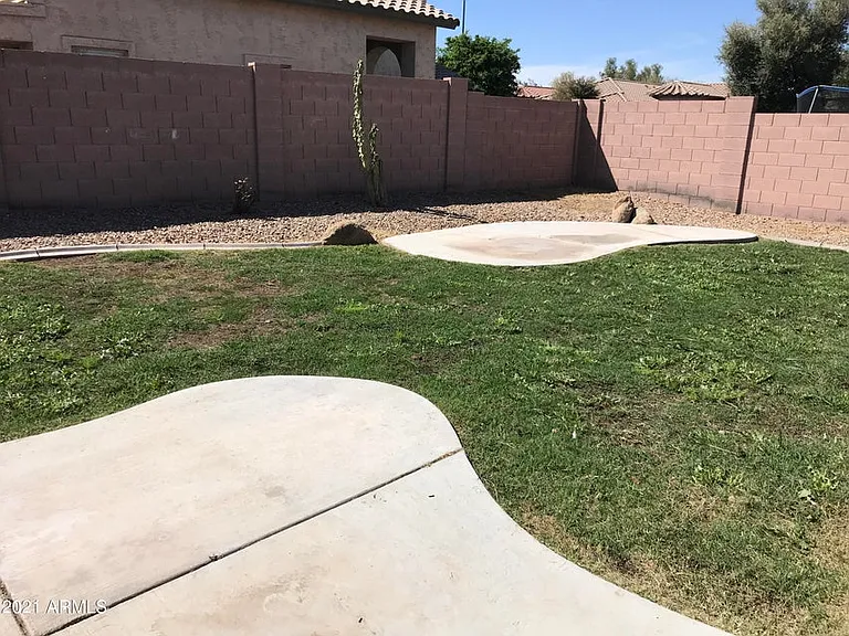 806 S 111th Dr — Photo 20