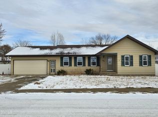 681 3rd Ave SW, Dickinson, ND 58601