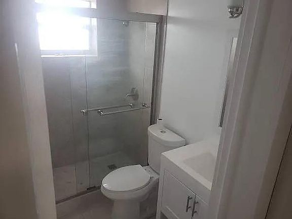 5th image of 624 SW 10th St #B