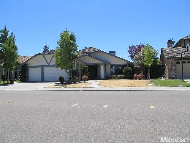 1534 Parkview St photo 1