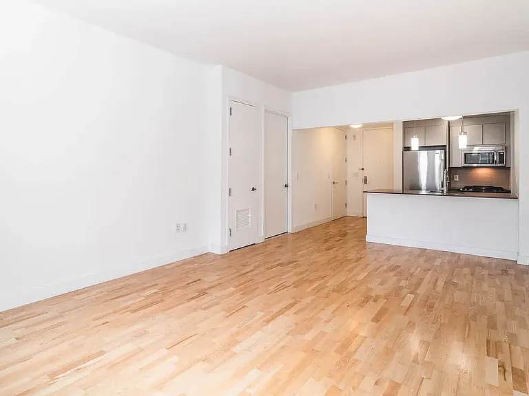 500 W 23rd St #8D — Photo 11
