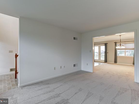 4th image of 112 Buttercup Dr