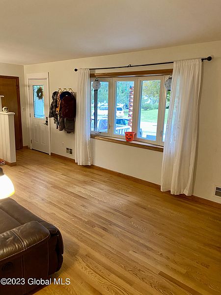 4th image of 10 Lynn Drive