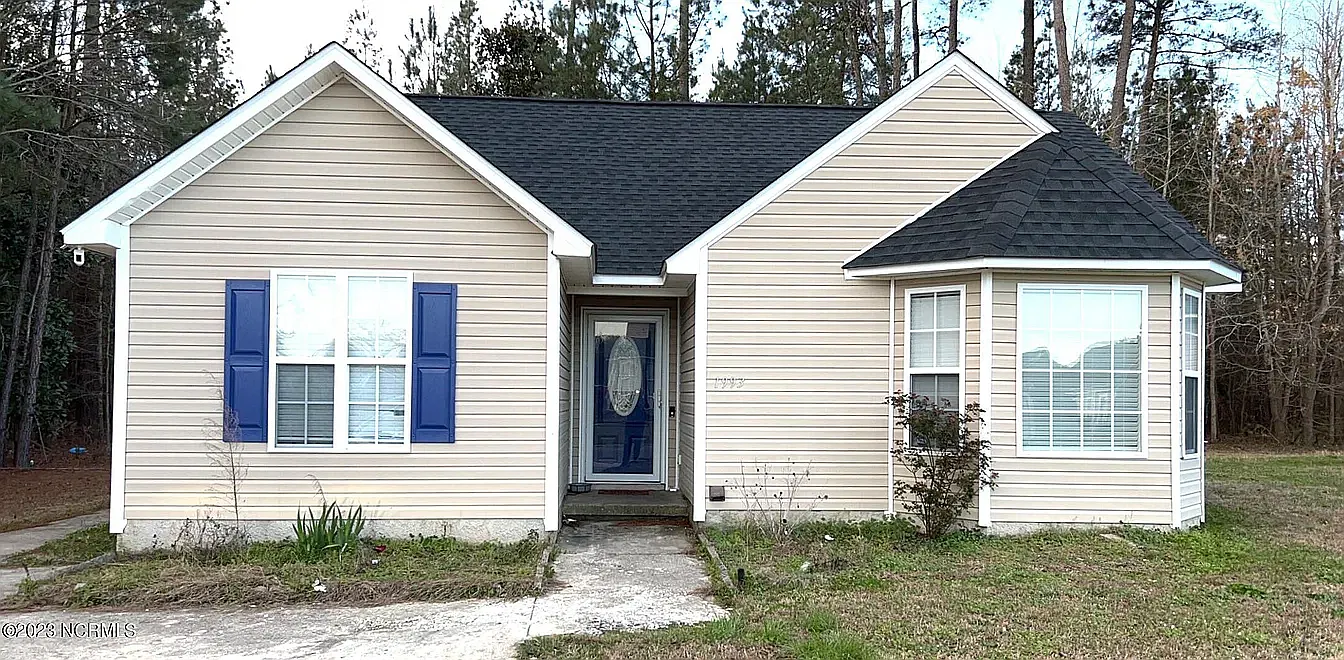 3 bed, 1192 sqft, $1,650 — Photo 1