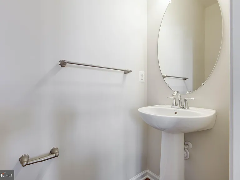 1022 Linden Dr — Photo 7