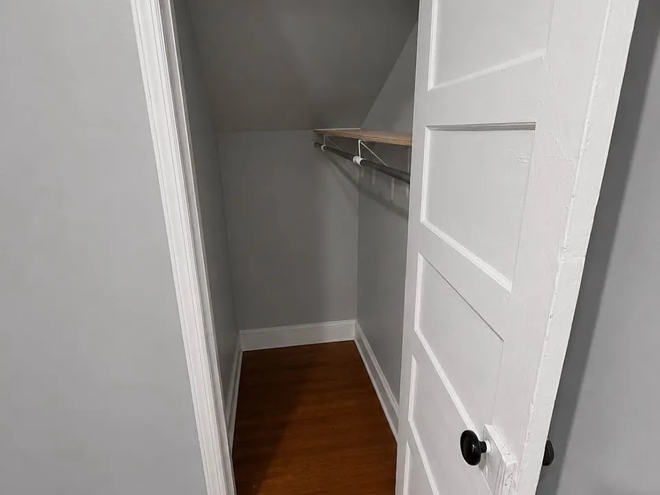 6 Clinton Ave #1